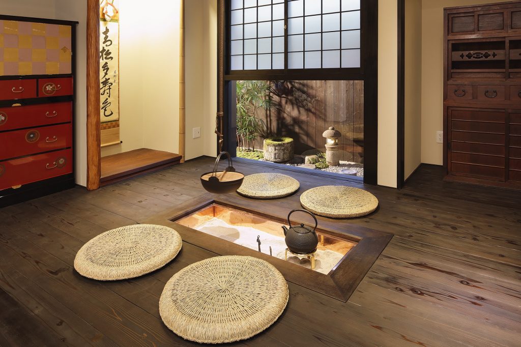 A traditional Japanese irori table in Kyomachiya Ryokan Sakura Urushitei Hotel