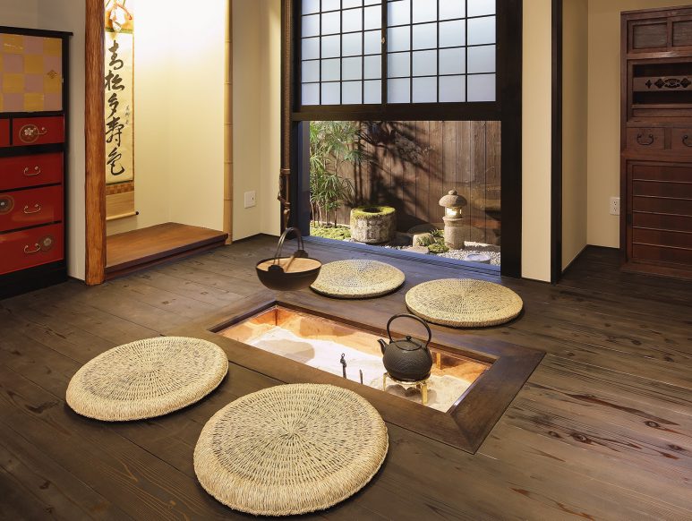A traditional Japanese irori table in Kyomachiya Ryokan Sakura Urushitei Hotel