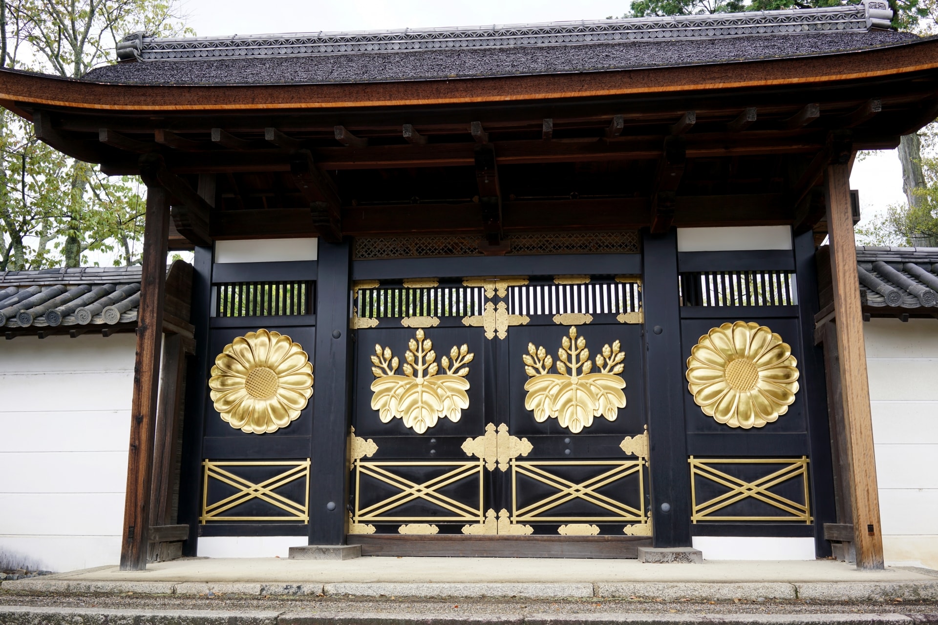 The gate of Daigo-ji Temple in Kyoto covered with urushi lacquer