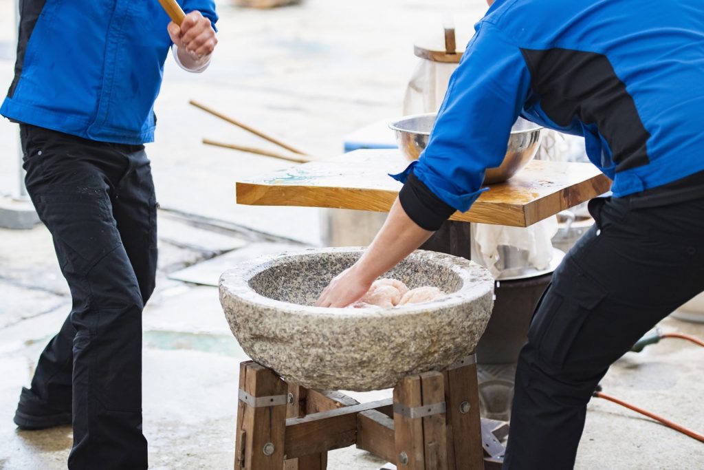 The traditional way of creating Mochi from mochigome
